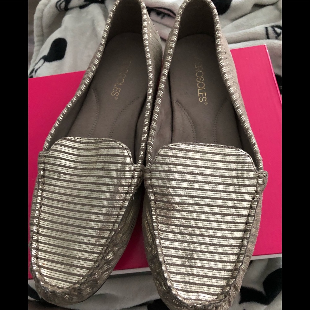 Aerosoles Size 9.5 gold colored slip on shoes